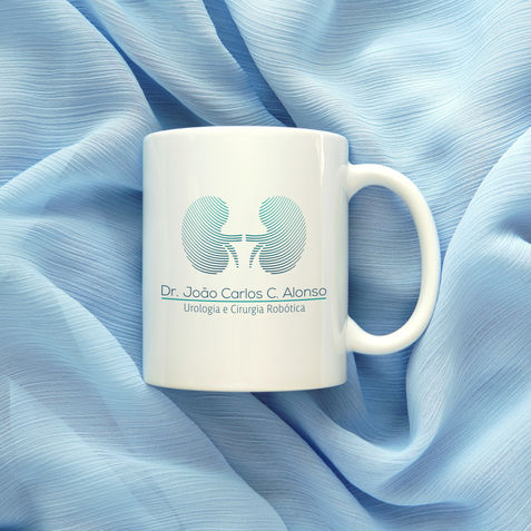 Caneca com logo Dr. João Carlos C. Alonso: Urologia e Cirurgia Robótica