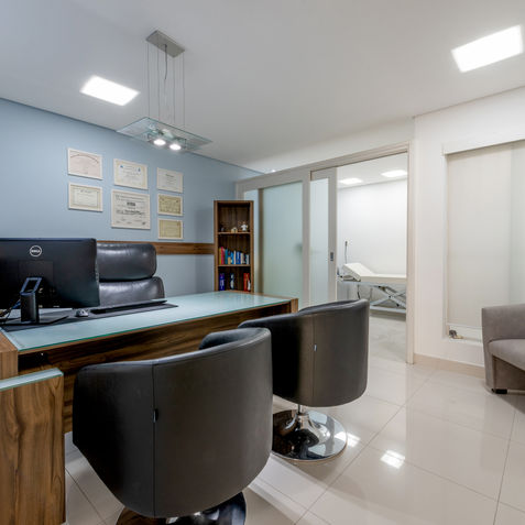 Consultório moderno e elegante do Dr. João Alonso.