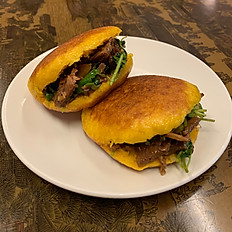 Pumpkin Bread Bun w/ Beef