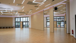 Trennwand zwischen den Saalbereichen