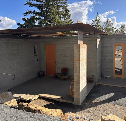 On a cliffs edge of a family property in Nanaimo sits a durable, brutalist concrete home. Designed by Franc D’ambrosio and constructed by Todd Myers of South Face Construction.