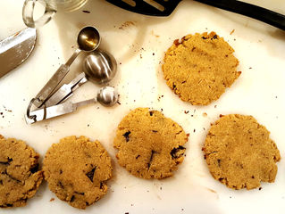 Keto | Sugar Free | Gluten free Chocolate Chunk Cookies