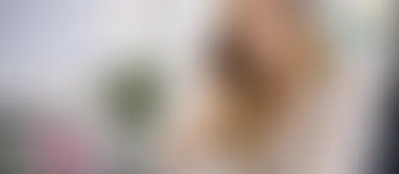 Frases para contestar el teléfono en inglés (50+): listas claras para usar desde el primer “hello”