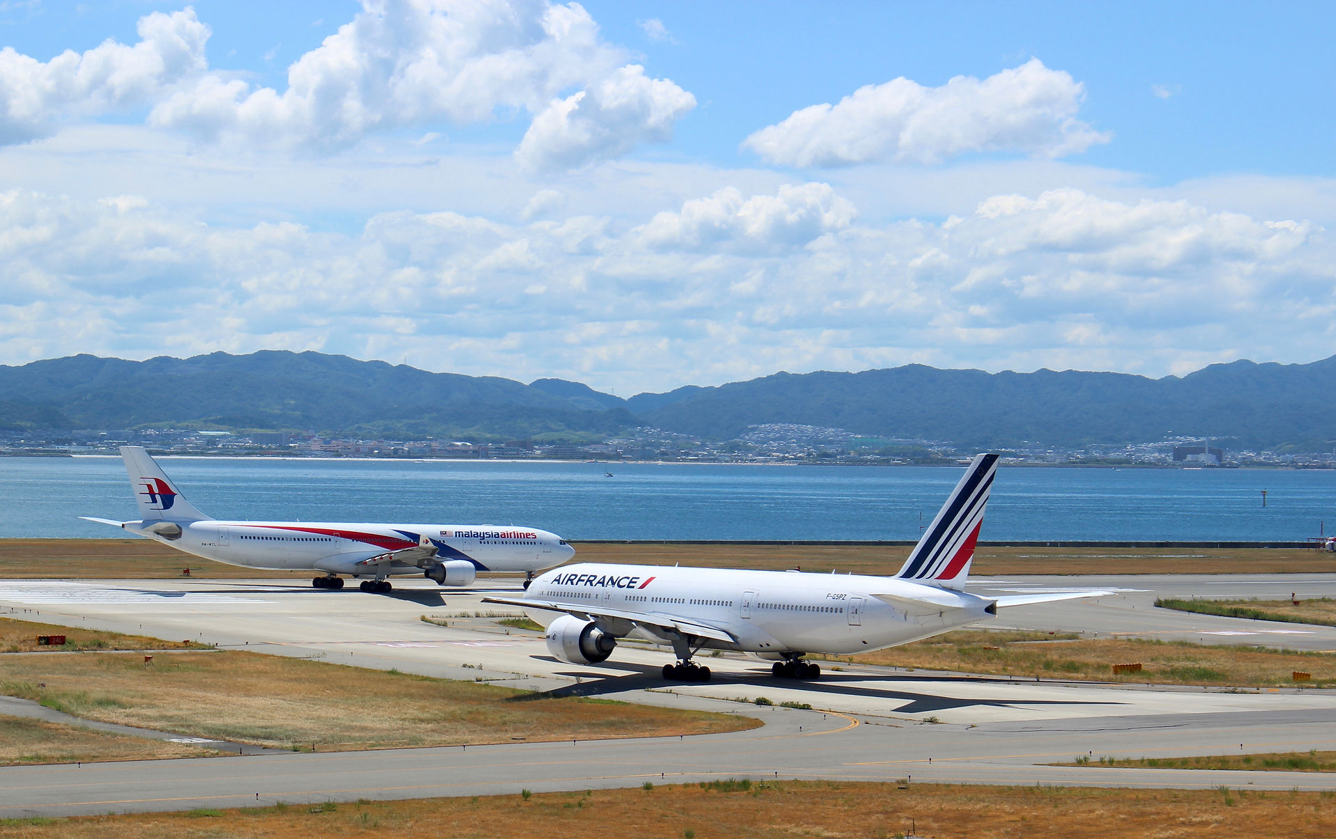 Sarusawa Blog _ Kansai Airport to Nara _ 2 Planes Ready for Take Off