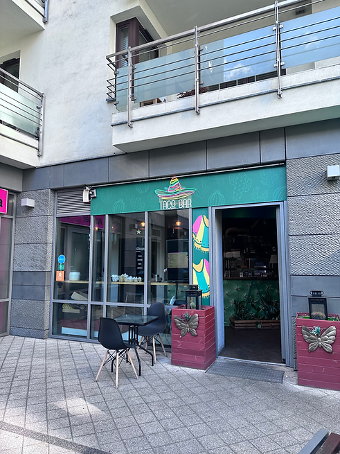 TacoBar Wola Frontage / TacoBar Wola Zdjęcie Frontu Budynku