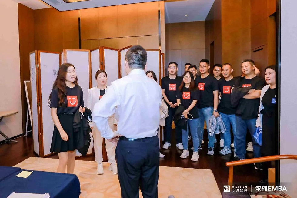 2023年5月480期《浓缩EMBA》,杨云云女士带领名创优品团队与李践老师交流