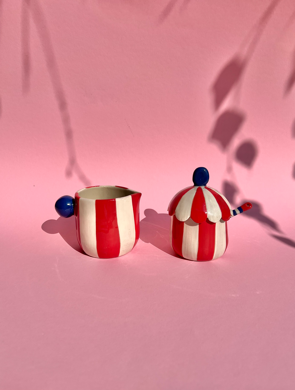 Miniaturbild: Milchkännchen rot/weiß