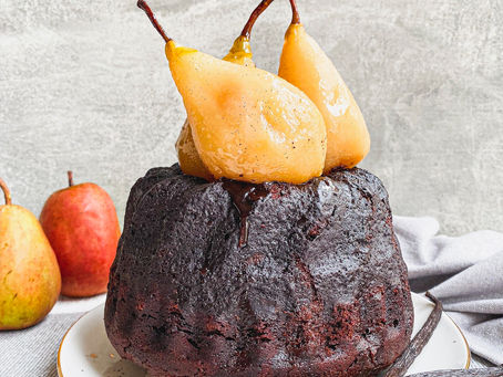 Bundt cake al cioccolato con pere sciroppate allo zenzero e anice stellato