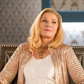 Η Kim Cattrall επιστρέφει και επίσημα ως Samantha Jones στην σειρά "And Just Like That..."