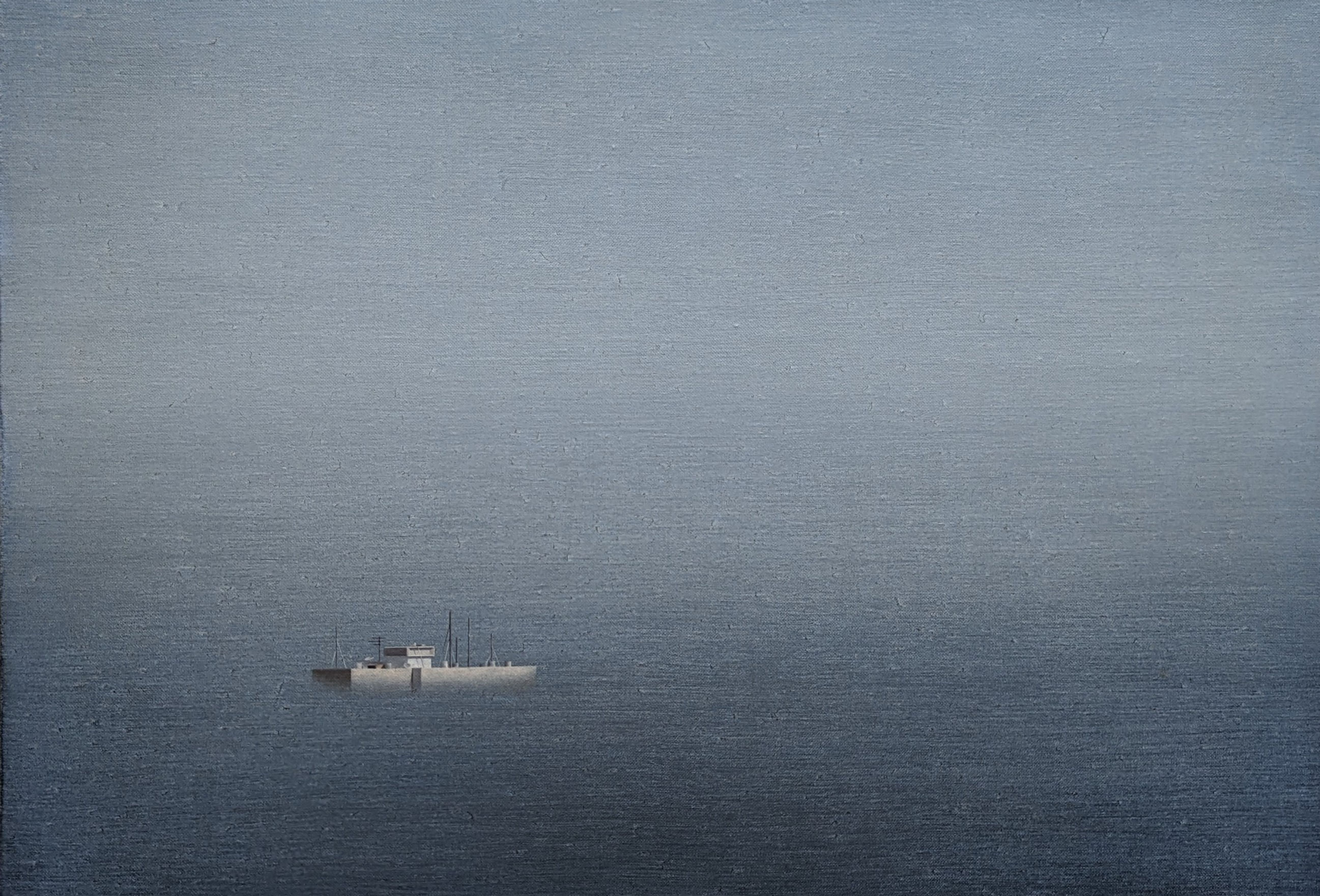 ציור של האמנית הישראלית מאיה גולד שבו רואים סירה שטה בלב ים. מצויר בצבעי שמן על קנבס