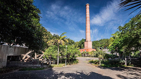 funchal garden with a huge pilar in the middle