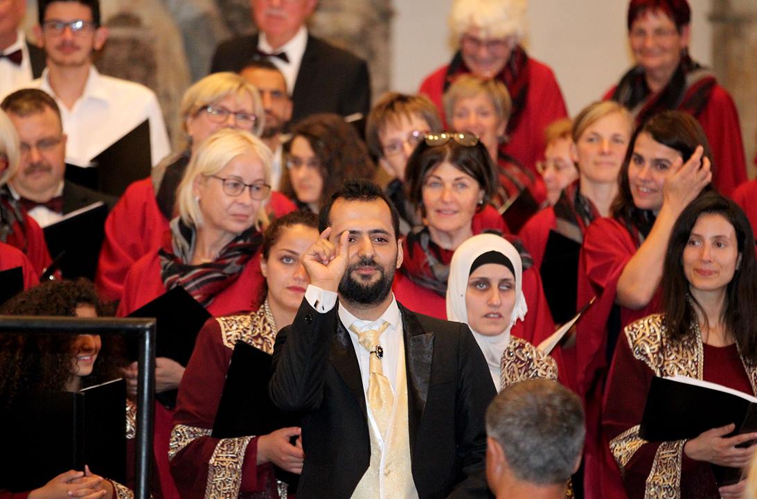 Hal Alsmar Ellon with the new choir in Dresden . Germany
