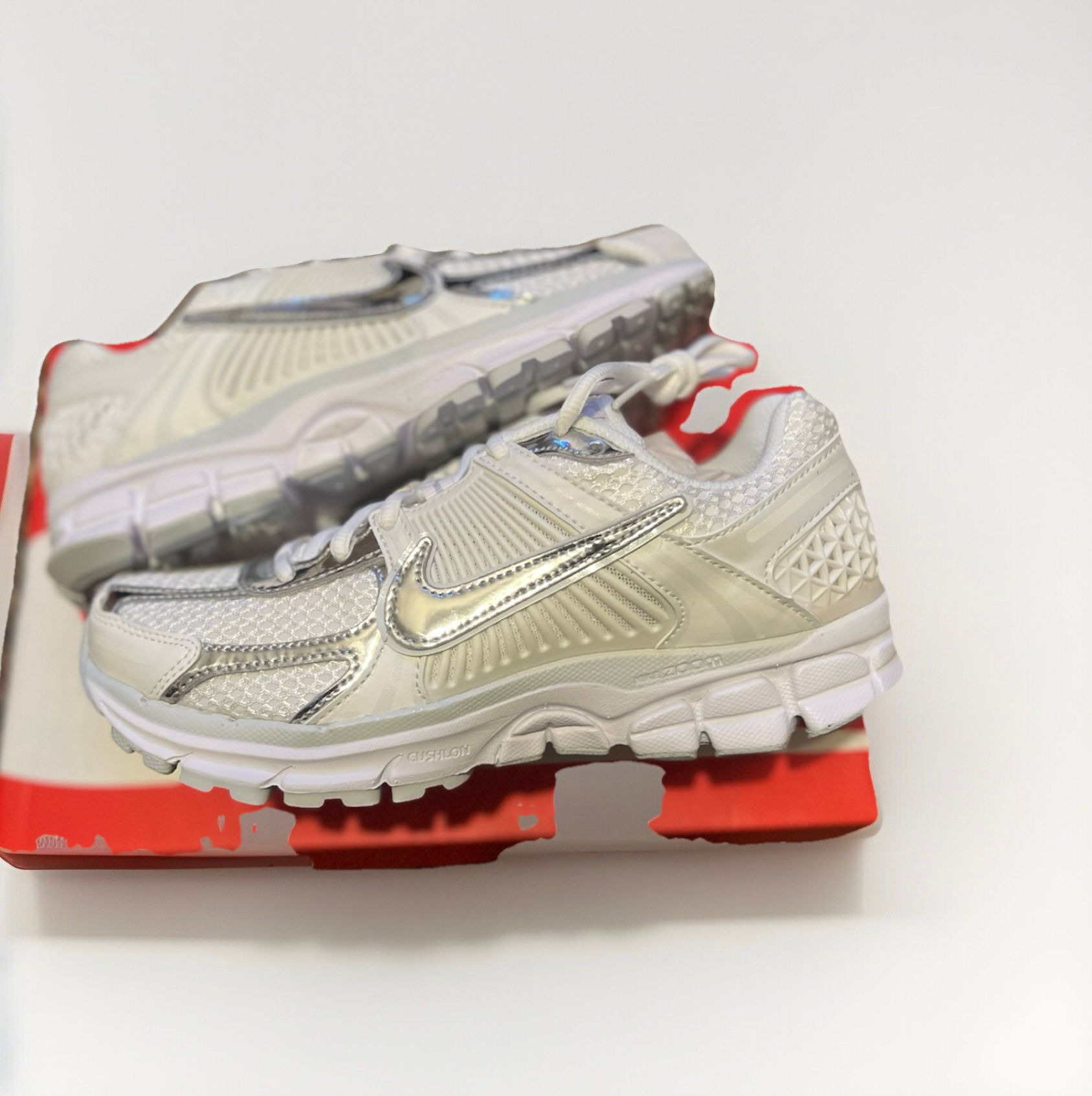 New 2023 Nike Zoom Vomero 5 “Metallic Silver” sz 9wmn/7.5men