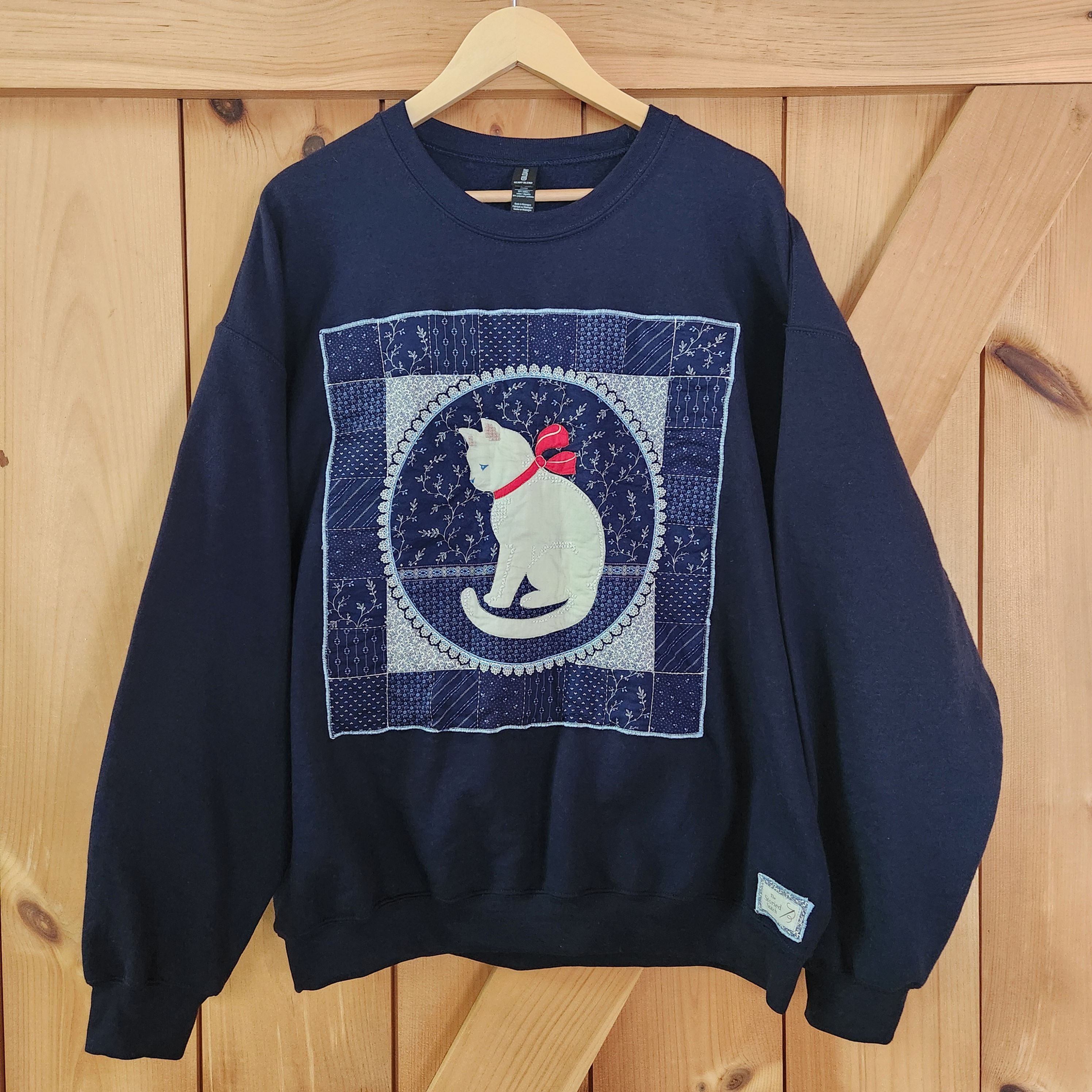 Extra Large đž Quilted Cross Stitch Cat Crewneck đž Navy Blue