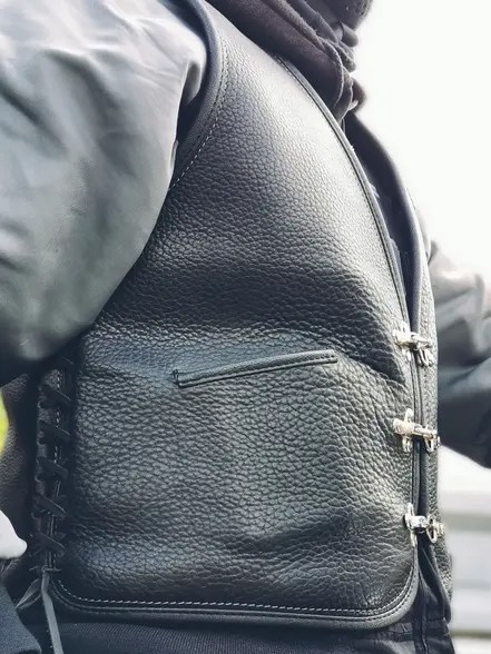Hochwertige, handgemachte Motorradkutte aus echtem Leder aus Dresden – German Beltstuff