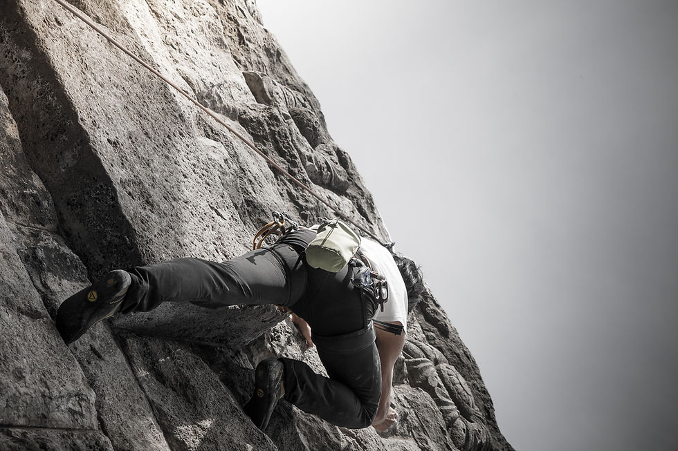 Acción de escalada en roca