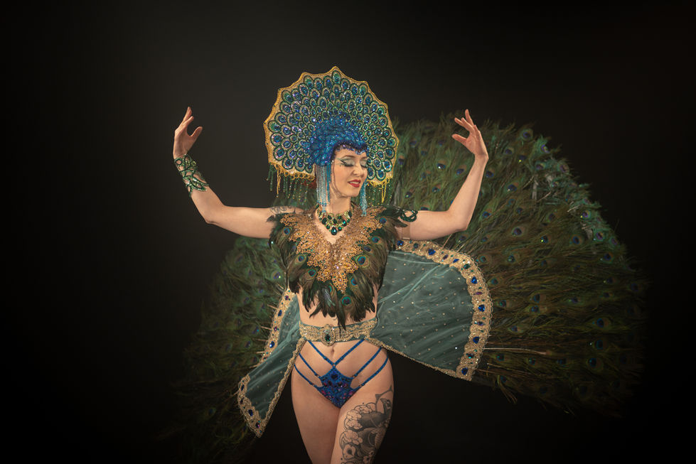 Ruby de Cadence: Peacock's Grove by Kay Halir