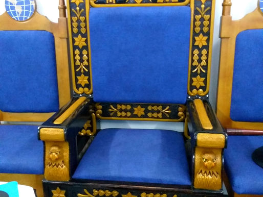 O TRONO DO VENERÁVEL MESTRE