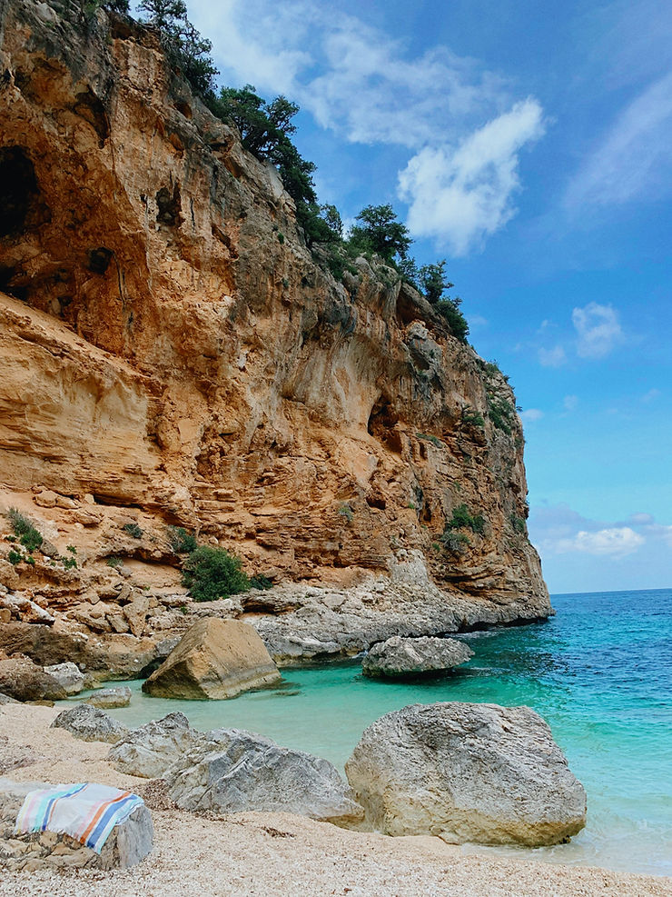 Sardegna Water and Rocks.JPG