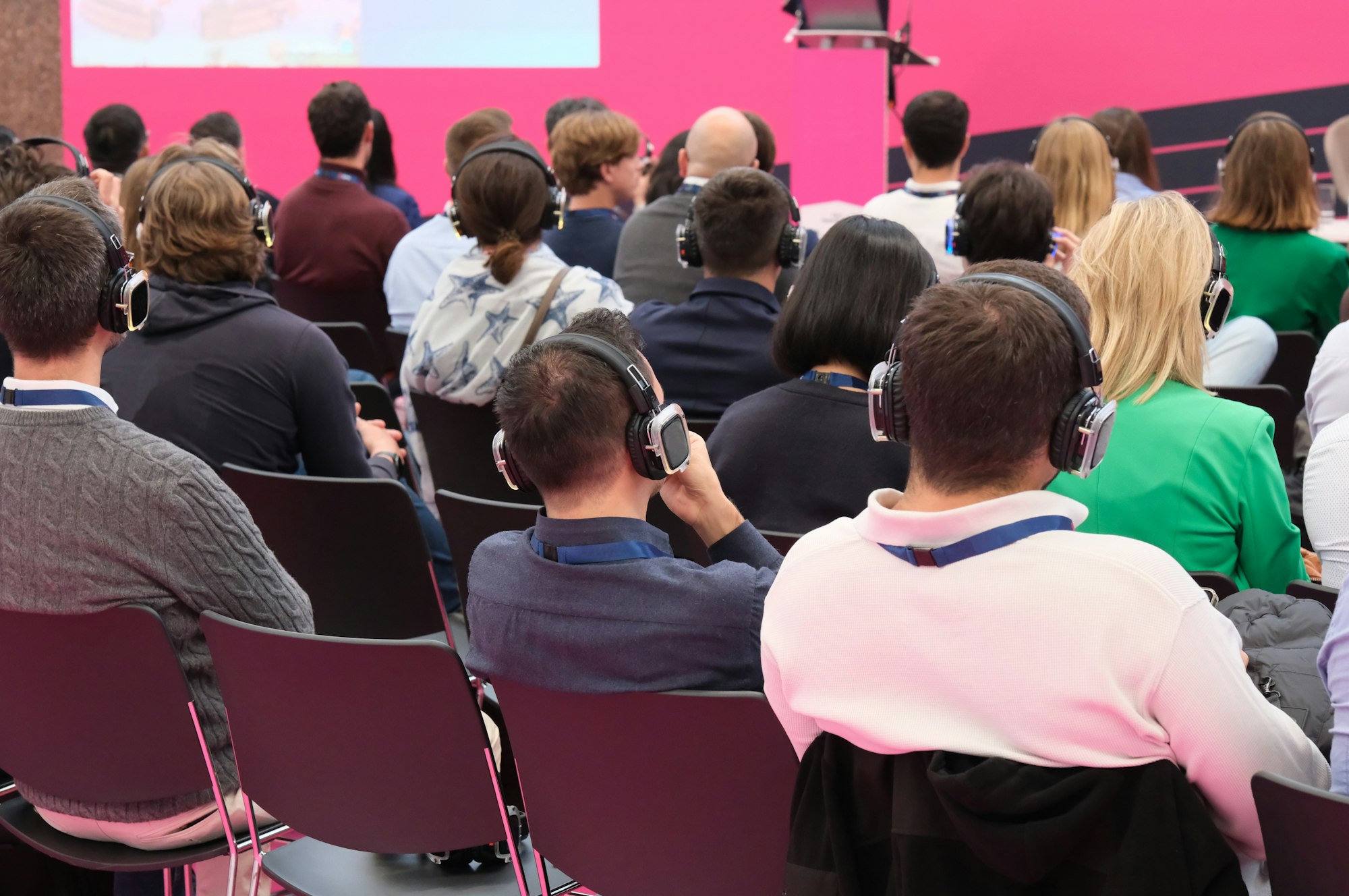 Participants réunis lors d’un événement de marque interactif organisé par une PME