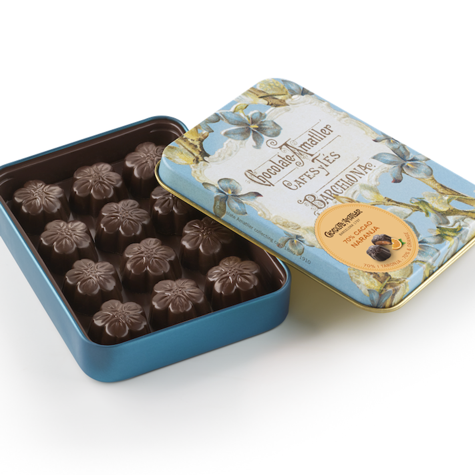 Miniatura: Dark Chocolate Flowers filled with Orange in a Vintage Tin