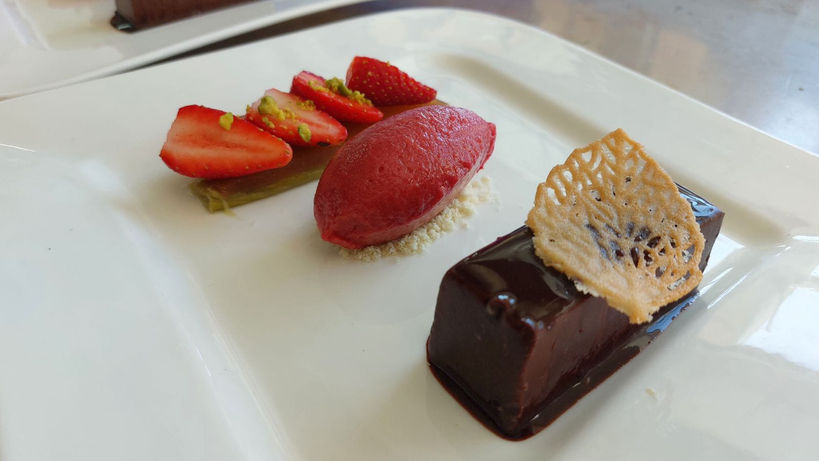 Ganache chocolat rhubarbe fraise.jpg