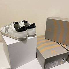 Thumbnail: Day-to-day sneakers