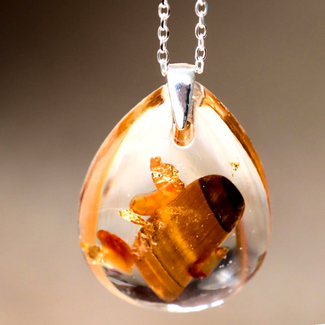 Paola - Pendentif talisman en œil de tigre et cornalines