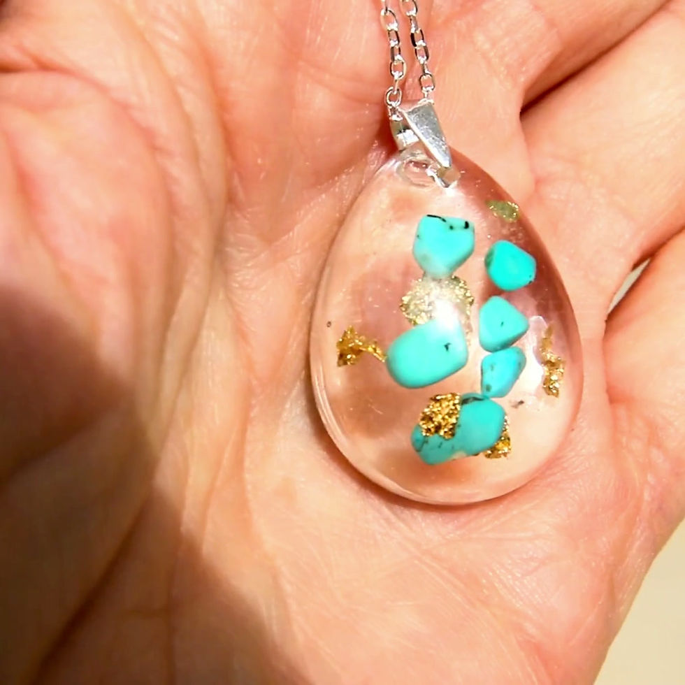 Miniature : Pendentif talisman en turquoises
