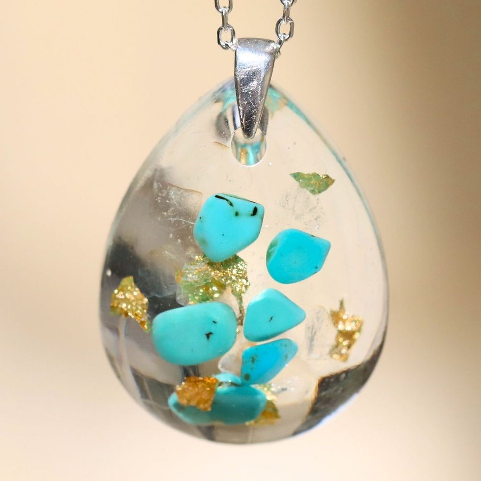 Pendentif talisman en turquoises