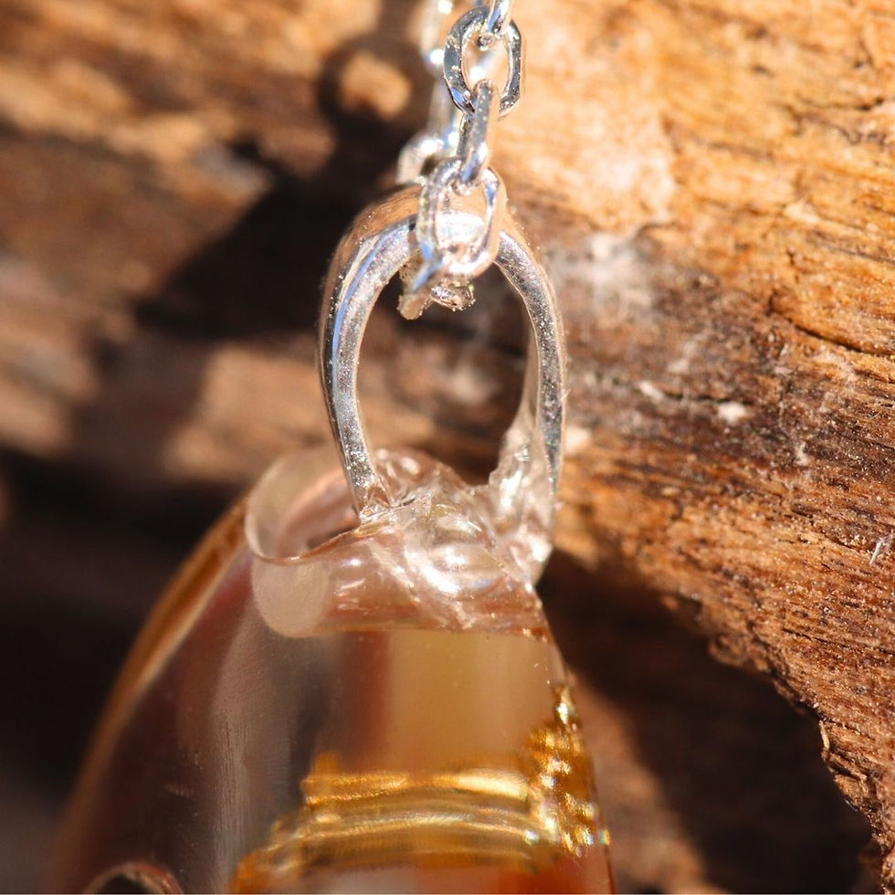 Miniature : Bijou pendentif en cornalines, calcites jaunes et cristal de roche