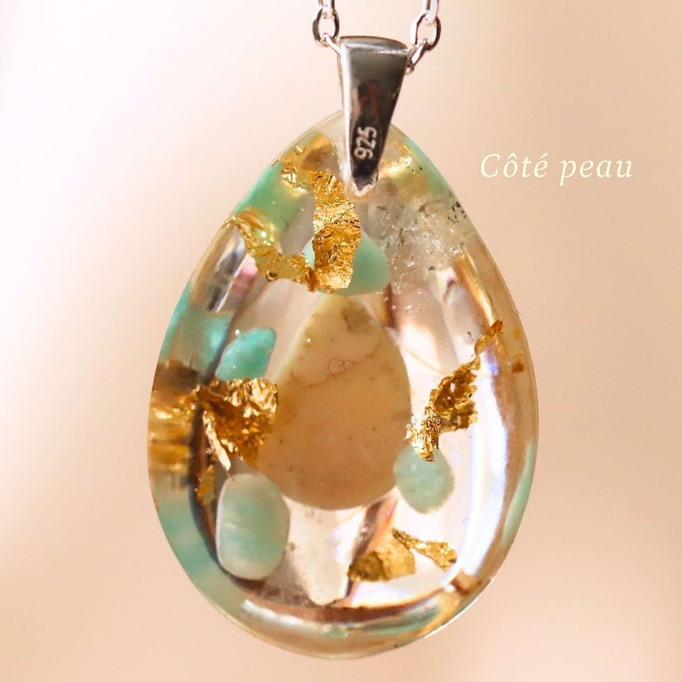 Miniature : Pendentif talisman en nacre et amazonites