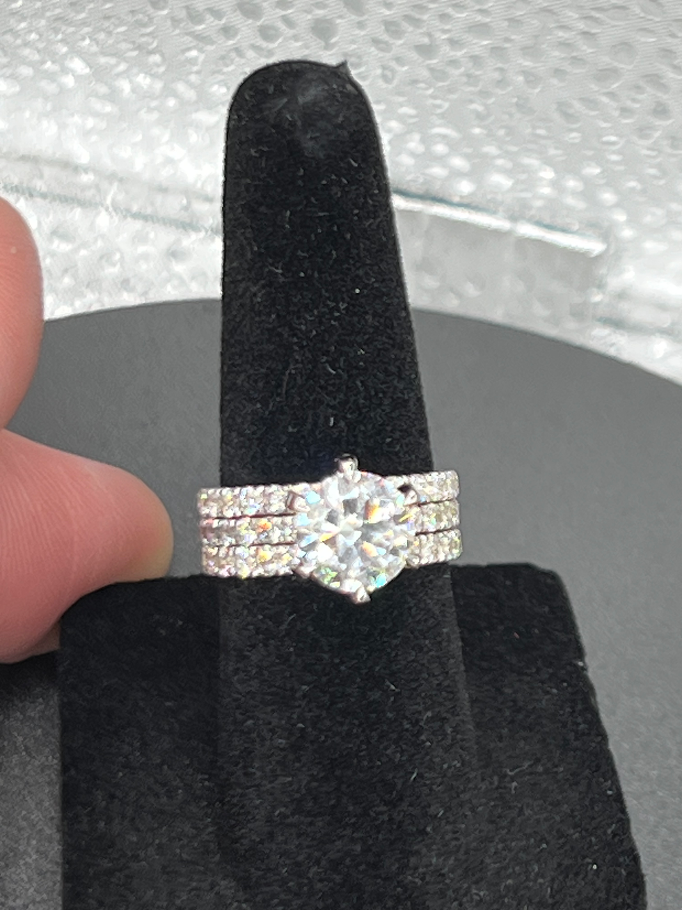 Thumbnail: 6ct TwT Round Brilliant cut Diamond Ring with 2 matching bands