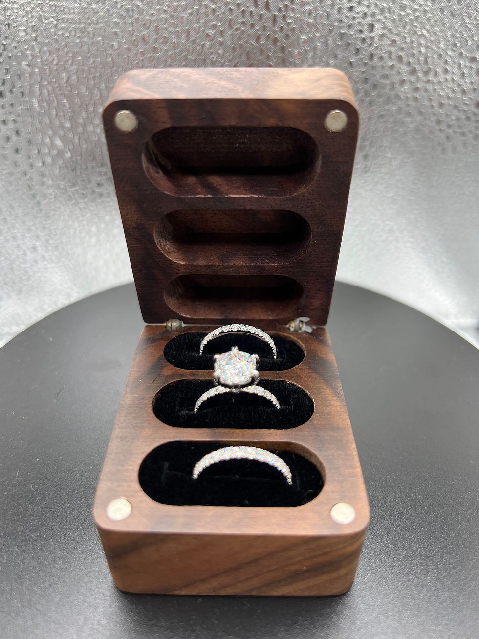 Thumbnail: 6ct TwT Round Brilliant cut Diamond Ring with 2 matching bands