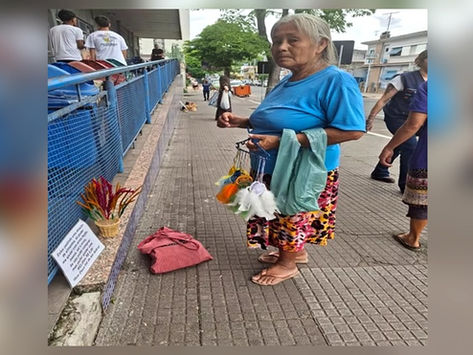 Indígenas Kaingang e Tupi-Guarani buscam sustento com artesanato em Santana do Livramento