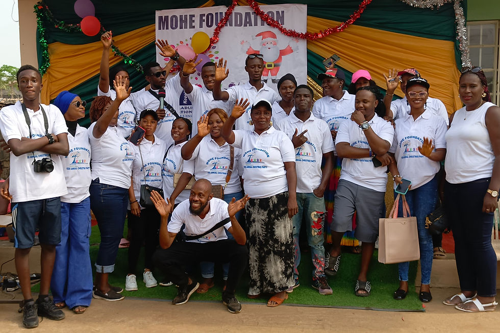 Volunteers of the MOHE Early Christmas Party.