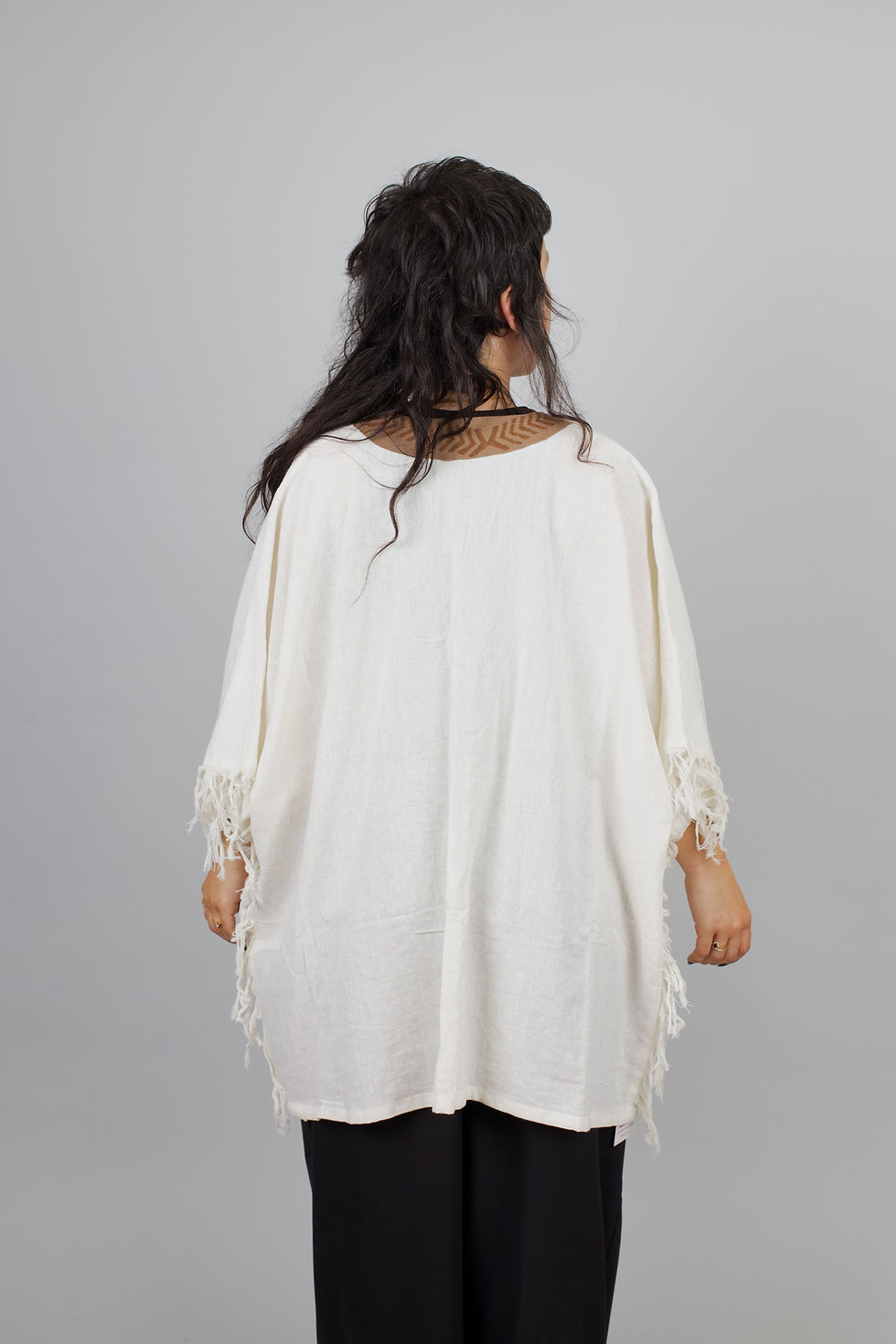 Thumbnail: White Fringes Kimono