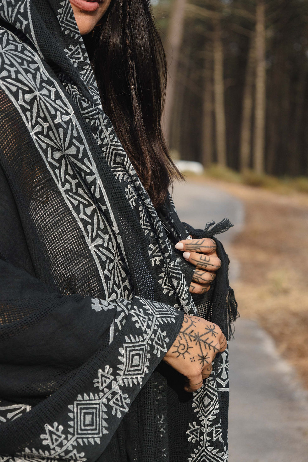 Miniatura: Apsara Black Hood Scarf