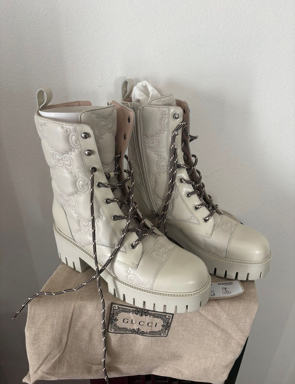 Thumbnail: Gucci White Quilted Leather Boots 25mm sz 42 NEW *read*