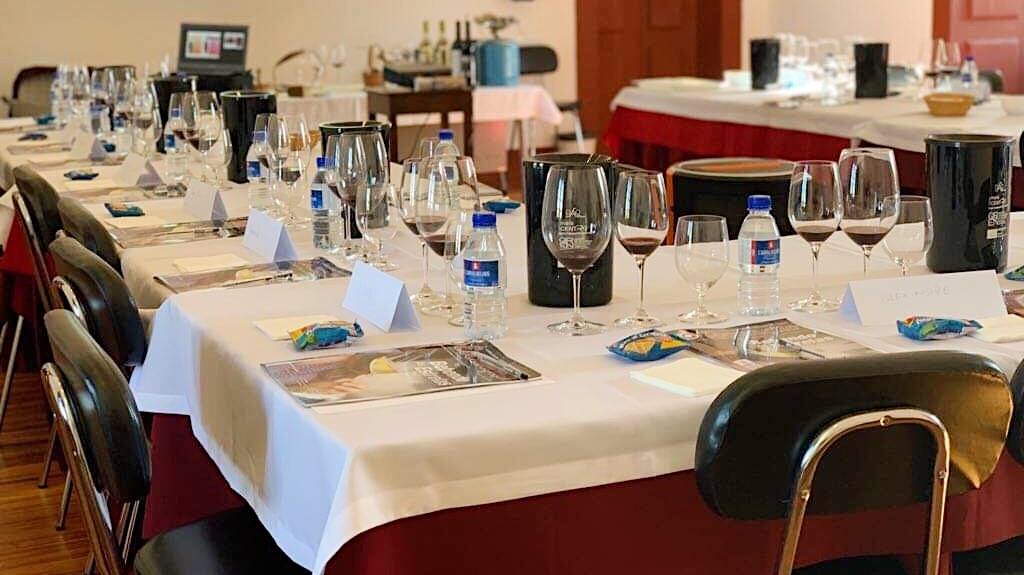 51795623_2099923393418031_21571752846530