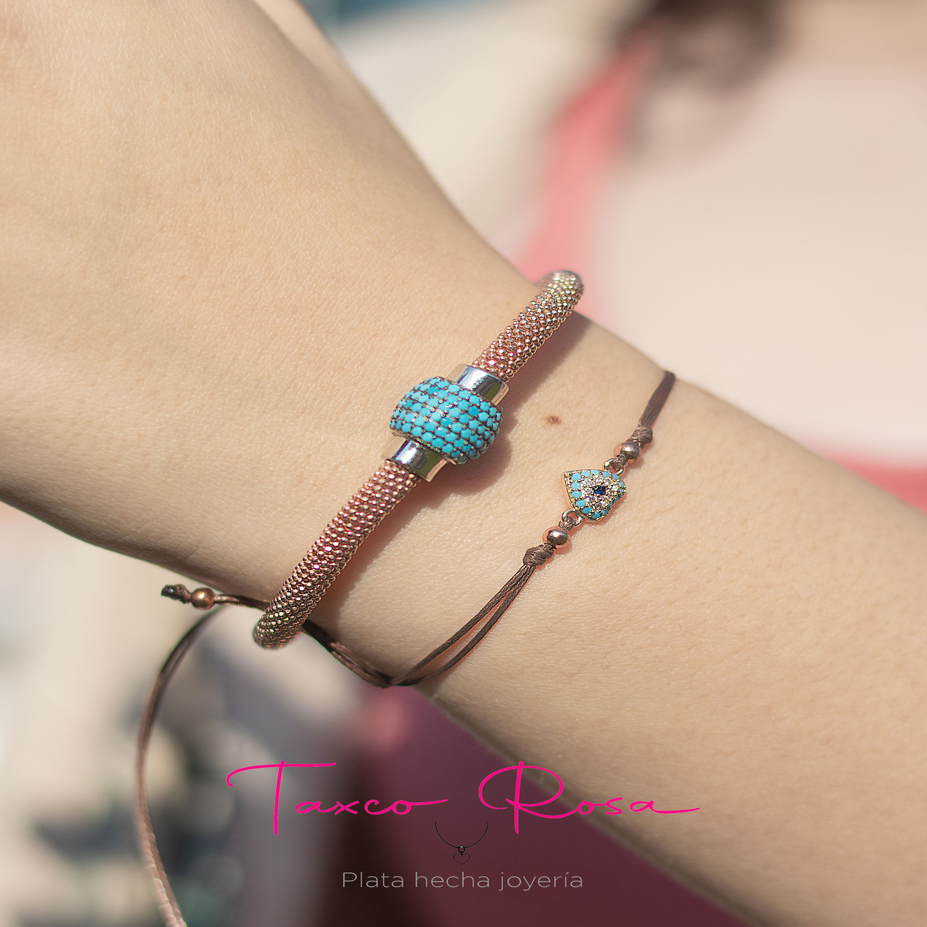 Brazalete dorado con turqueza