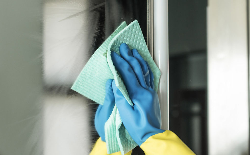 Cleaning Mirror_edited_edited_edited.jpg