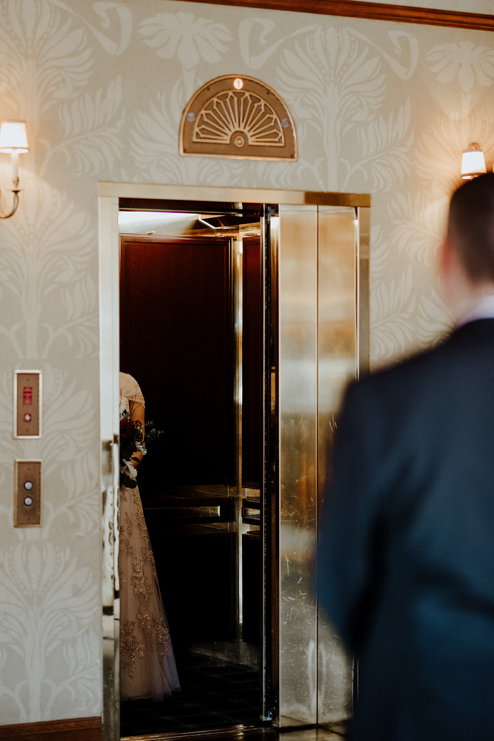 photo by little blue bird wedding photographer in detroit michigan
