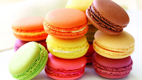 6 French Macrons