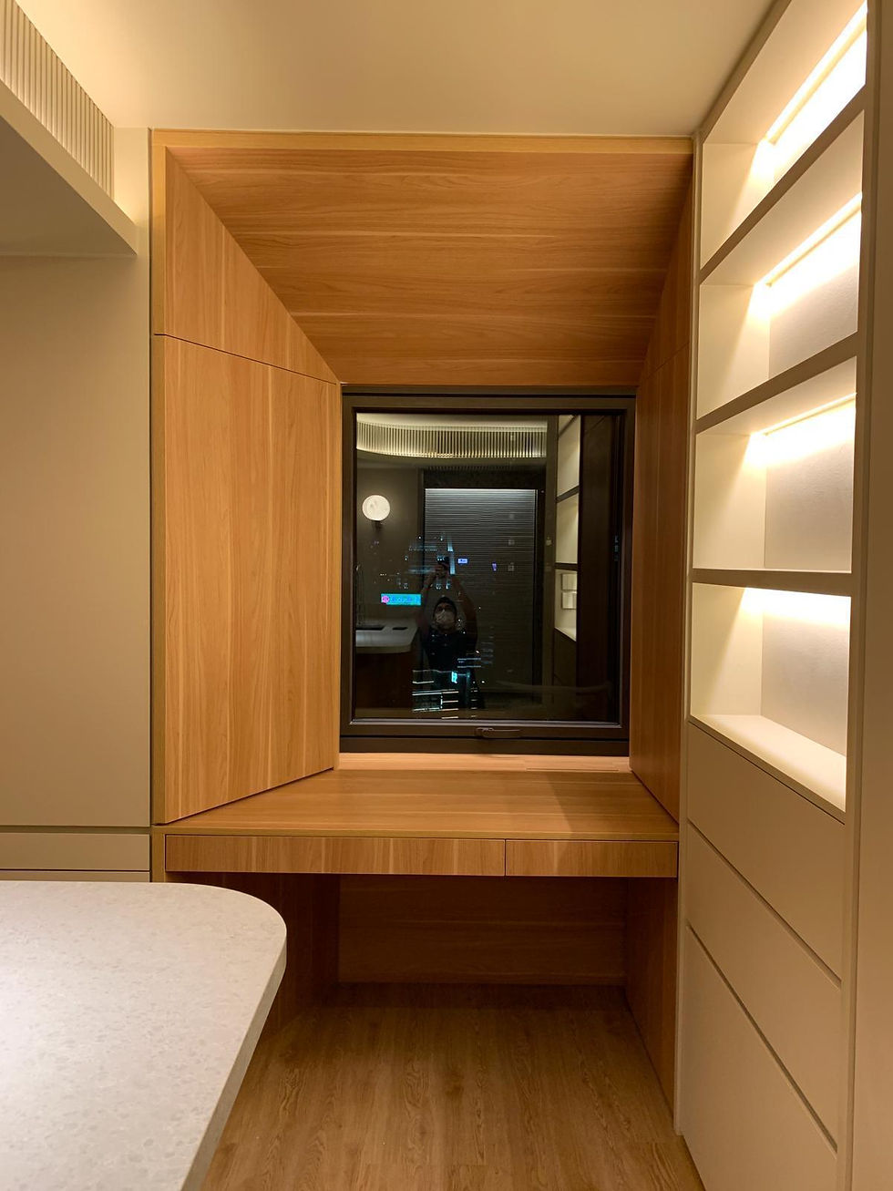 Thumbnail: Mid-Levels Robinson Road 1-Bedroom LID8009