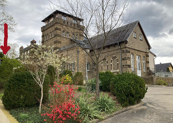 Atelier Wachtelburg Werder Havel Pfeil.jpg