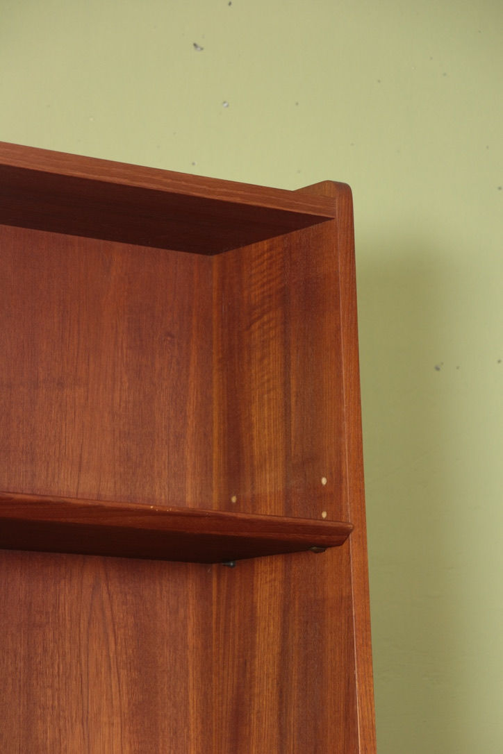 Miniaturbild: Bücherregal