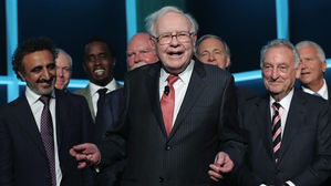 Warren Buffett ngày càng cẩn trọng về chứng khoán khi giữ núi tiền mặt hơn 145 tỷ USD