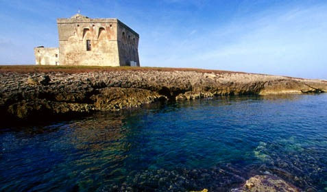 Torri a ridosso del mare: la Puglia costiera e le sue costruzioni