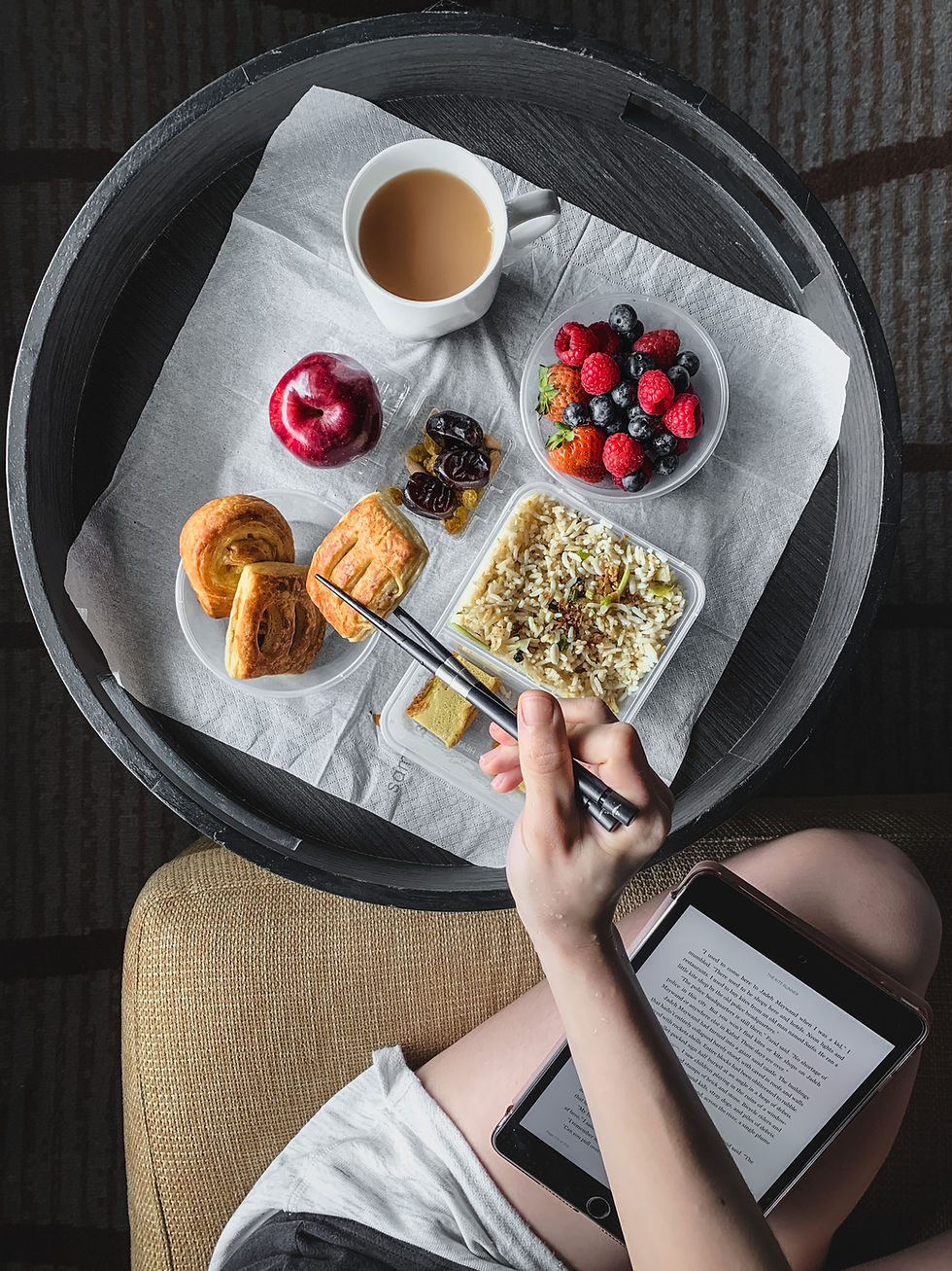 Rollingbear Travels blog/ hotel quarantine breakfast spread on a black circular wooden tray, flat lay photography, lifestyle blogger